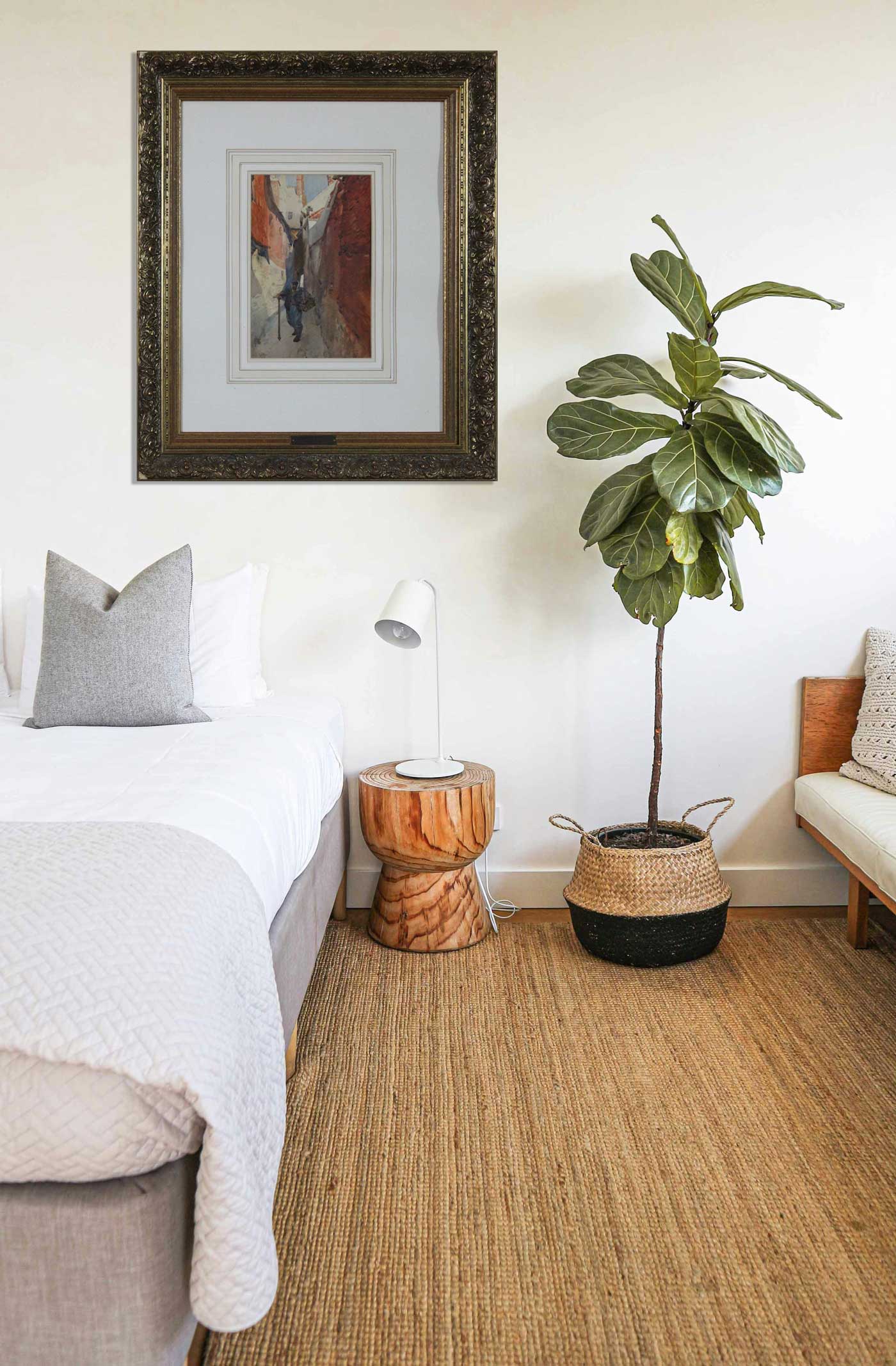 WHITE-WALLED-BEDROOM_Sir-WR-Flint
